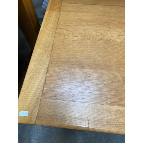 270 - Good quality oak 2 drawer coffee table 46H 92W 60D - RETURNING MOULD INSIDE