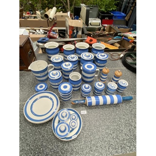 267 - 26 pieces of Cornish blue pottery & 5 additional lids mainly T.G. Green & Co. Ltd, 5 Chef Ware plate... 