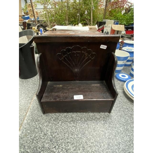 269 - 20th century oak apprentice settle 33W 31H 13D