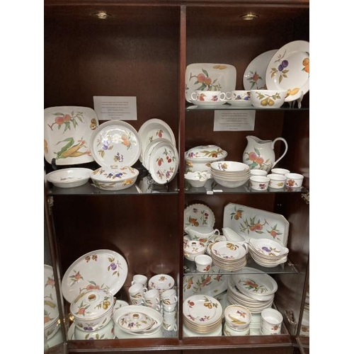 325 - 90 pieces of Royal Worcester 'Evesham' porcelain plus one additional tureen lid