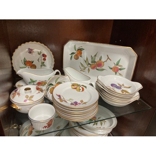 325 - 90 pieces of Royal Worcester 'Evesham' porcelain plus one additional tureen lid