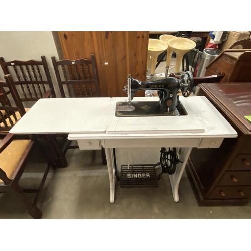 16 - Vintage Singer sewing machine EF364374 (1949) with treadle base 78H 86W 41D