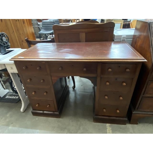 18 - Victorian mahogany pedestal desk with brown leather inset 79H 115W 58D