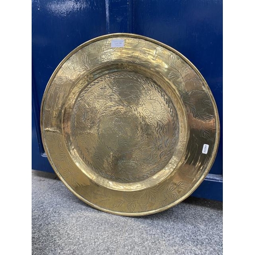 196 - Heavy brass oriental charger 55cm diameter