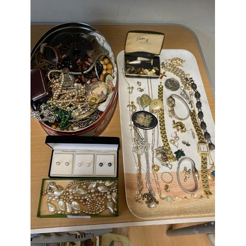 251 - Collection of jewellery inc. vintage, pearls, silver, watches, copper bangles, brooches, hat pin etc... 