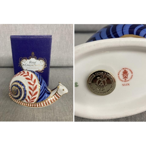 281 - Royal Crown Derby ‘Snail’ paperweight with gold stopper XLIX with box (in excellent condition)