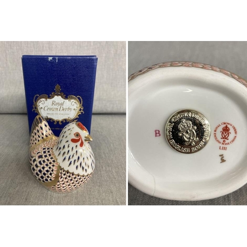 284 - Royal Crown Derby ‘Chicken’ paperweight with gold stopper LIII with box (in excellent condition)