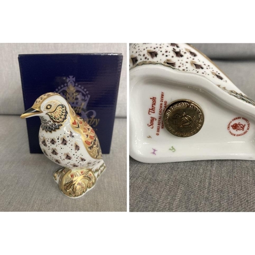 286 - Royal Crown Derby ‘Song Thrush’ paperweight with gold stopper MMIV with box (in excellent condition)