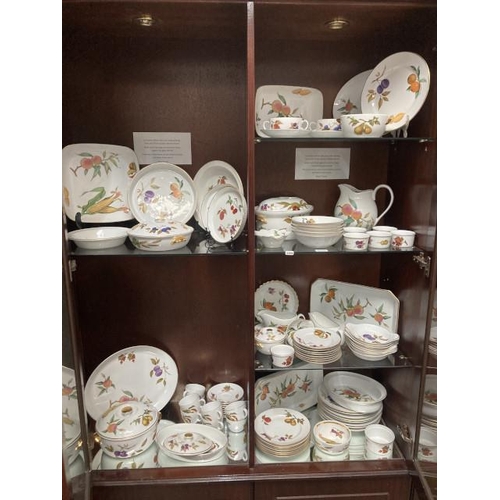 325 - 90 pieces of Royal Worcester 'Evesham' porcelain plus one additional tureen lid