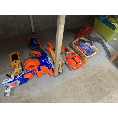 379 - 5 Nerf guns & Nerf Thunderbow with many Nerf foam cartridges