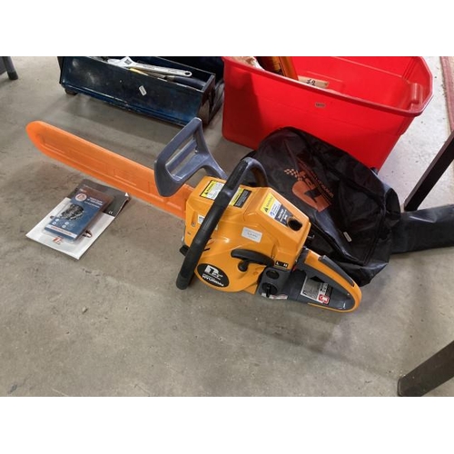 410 - Hyundai P1 petrol chain saw P6220C with cover, handbook and spare heavy duty 20