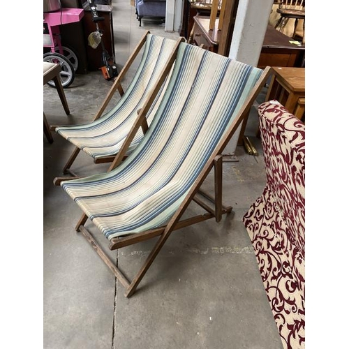 56 - 2 vintage deck chairs