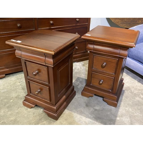 94 - Pair of Willis & Gambier mahogany three drawer bedside chests 66H 42W 40D