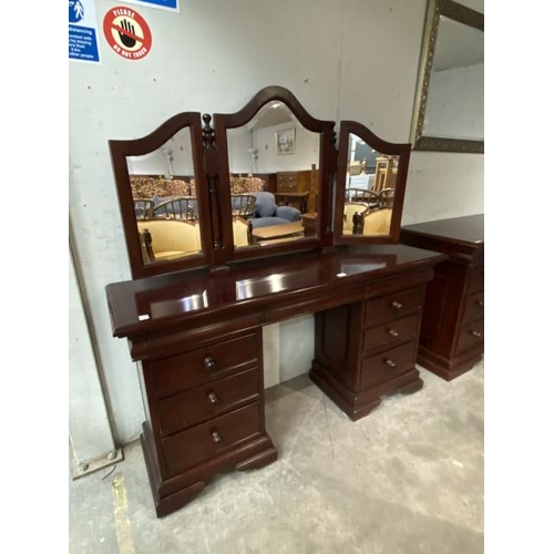 96 - Willis & Gambier mahogany dressing table with nine  drawers 154H 150W 44D