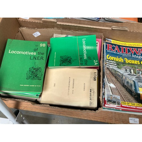 309 - Large collection of magazines & booklets all relating to locomotives inc. Railway Observers, Steam R... 