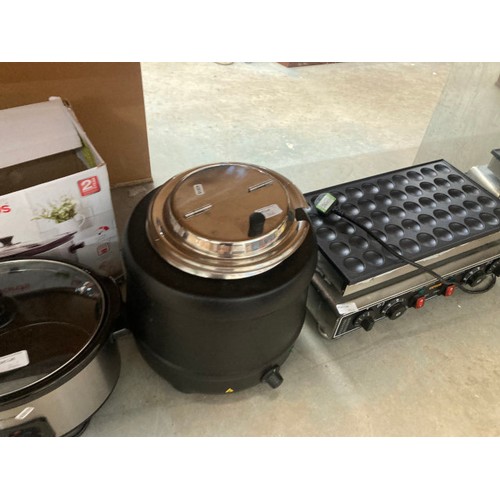 366 - Vevor muffin machine NP-543, Buffalo L716 soup kettle, Lincat automatic water boiler, Morphy Richard... 