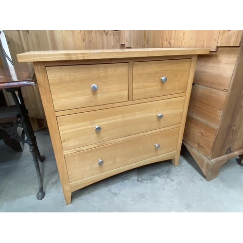 106 - Good quality beech 2 over 2 chest of drawers 81H 89W 51D