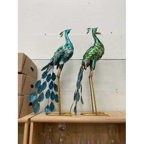 305 - Pair of metal garden peacocks, NEW 78H