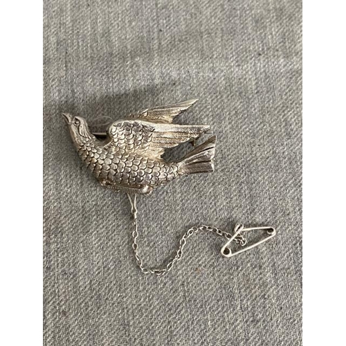 351 - Antique solid silver bird brooch with safety chain 15g (Tests as silver, not hallmarked)