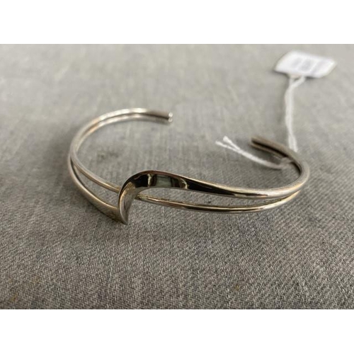 378 - Silver crossover wave cuff bangle