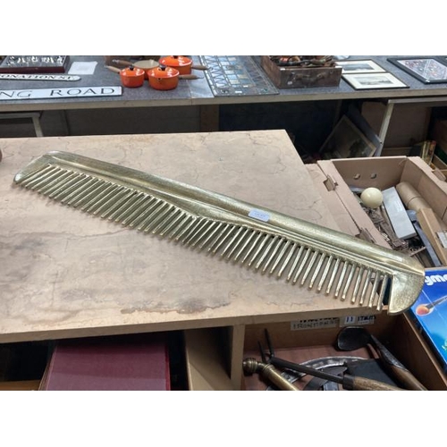 477 - Oversized wall mounted metal comb 79x16cm