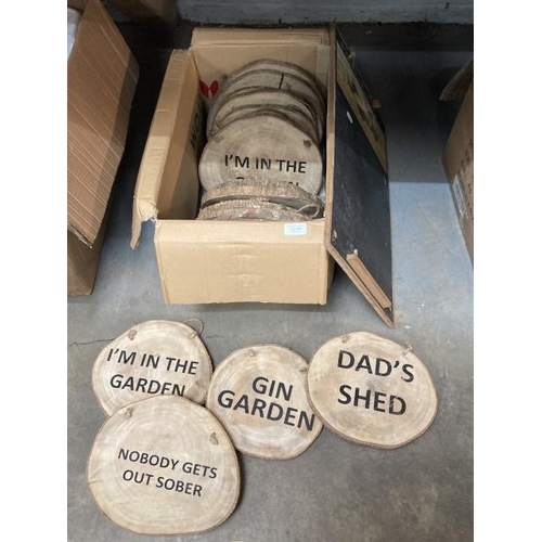 489 - 17 assorted wooden signs 26x22cm 'Dad's Shed', 'Gin Garden', 'I'm In The Garden' NEW & a cockerel ch... 