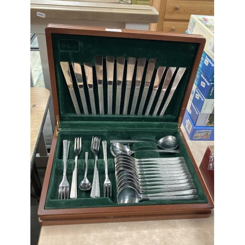 528 - Canteen of Viners Studio 'Bark' pattern cutlery, 38 pieces