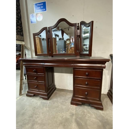 64 - Willis & Gambier mahogany dressing table with nine  drawers 154H 150W 44D