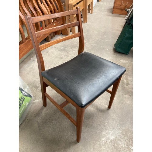 21 - Mid century teak Danish drop leaf table 73H 30-150W 106D and 4 matching chairs