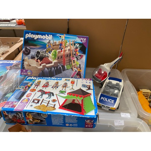 440 - Extensive collection of Playmobil inc. 4868, 3269, 3097, 4273, 3137, 4133, 4836 & more (All sets unc... 