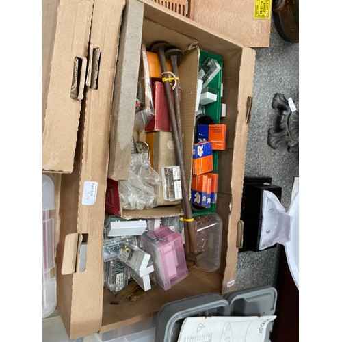 519 - Good selection of workshop tools and accessories including cased Ryobi DC500 detail carver with leaf... 