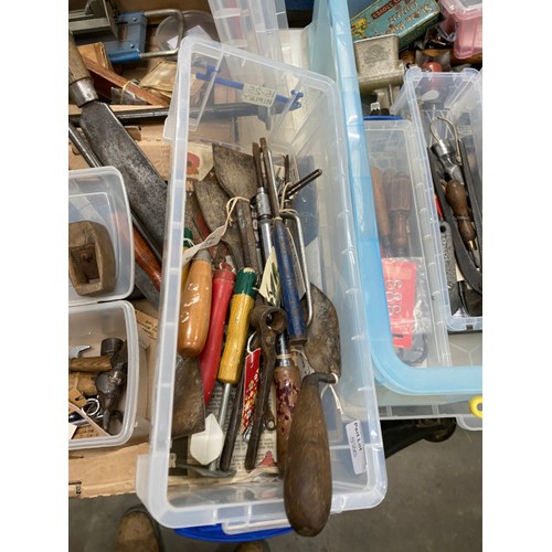 519 - Good selection of workshop tools and accessories including cased Ryobi DC500 detail carver with leaf... 