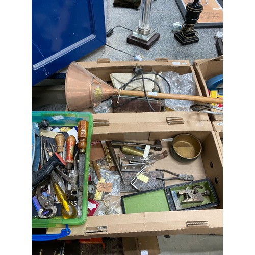 519 - Good selection of workshop tools and accessories including cased Ryobi DC500 detail carver with leaf... 