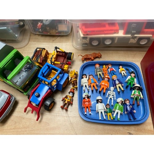 440 - Extensive collection of Playmobil inc. 4868, 3269, 3097, 4273, 3137, 4133, 4836 & more (All sets unc... 