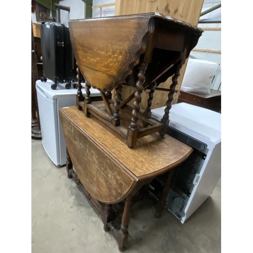 117 - Oak barley twist drop leaf table 67H 40-120W 90D and an oak drop leaf table with one drawer 76H 54-1... 