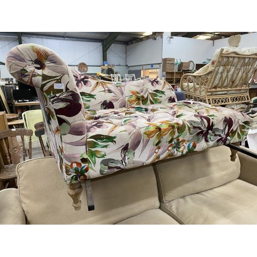 154 - Decorative floral upholstered chaise longue 82H 150W 75D