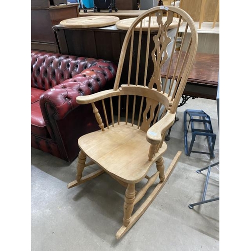 19 - Pine farmhouse kitchen Windsor rocking chair 65W