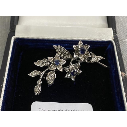 288 - 1920/30's silver and paste set flower brooch