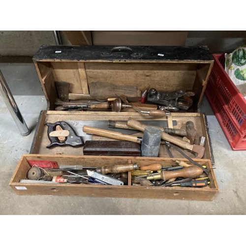 381 - Vintage wooden joiners tool chest & joiners tools inc. Sandvik No. 288, Stanley No. 4 plane, axe, co... 