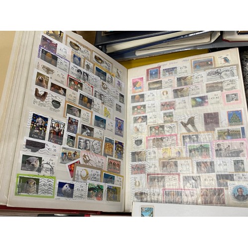 366 - 20 stamp albums including New Zealand, Seychelles, Canada, European Union etc