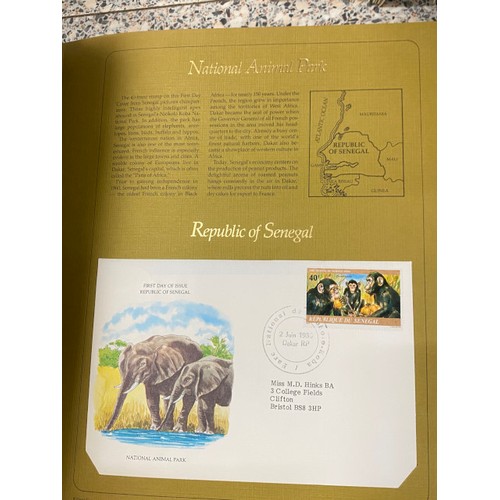 366 - 20 stamp albums including New Zealand, Seychelles, Canada, European Union etc