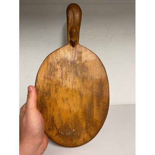 237 - Robert 'Mouseman' Thompson (1876-1955) oak cheeseboard with carved mouse to handle 40 x 21cm