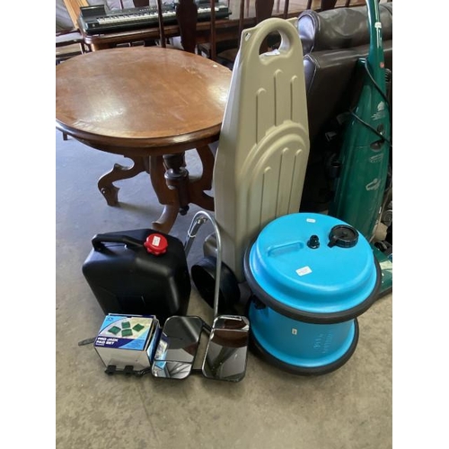 113 - 40L aqua roll, Wastemaster, SunnCamp pro jack pad set, water carrier and a pair of extending towing ... 