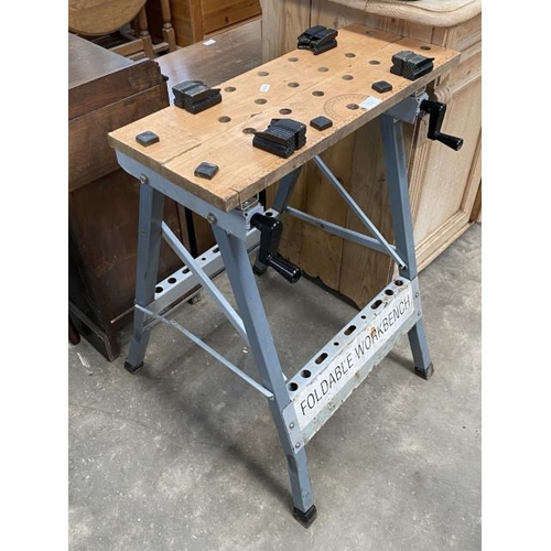 121 - Folding workbench