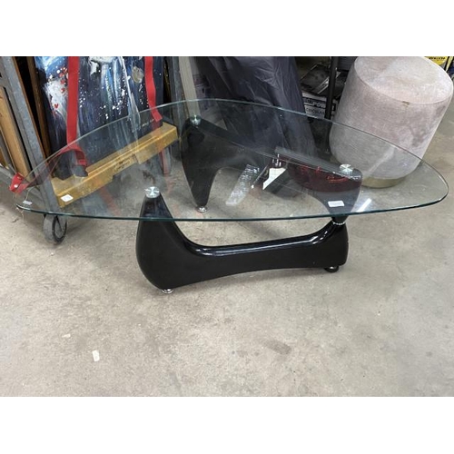 199 - Contemporary glass coffee table with black Nordic base 41H 120W 70D