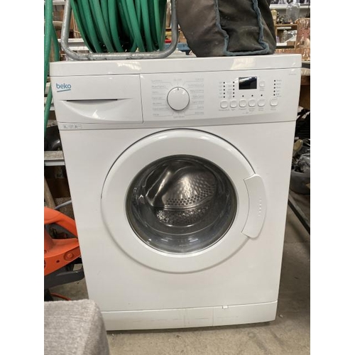 200 - BEKO WM84125W 8kg 1200 spin washing machine 60W