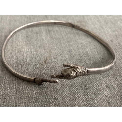 358 - Vintage silver tone 'Leopard' bangle (Believed to be silver but no hallmarks)