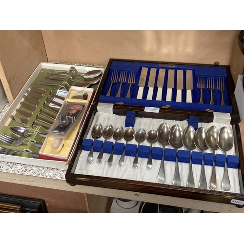 453 - Oak case of cutlery, 26 pieces, 2 cake slices & boxed Oneida cutlery, 22 pieces