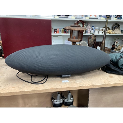 463 - Bowers & Wilkins Zeppelin wireless speaker FP37672 with power lead