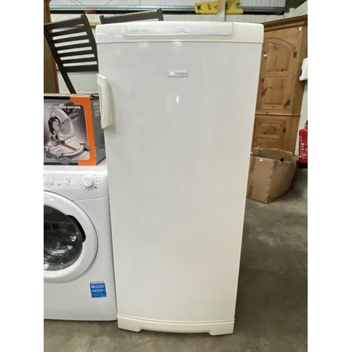 47 - Electrolux upright fridge 140H 60W 57D